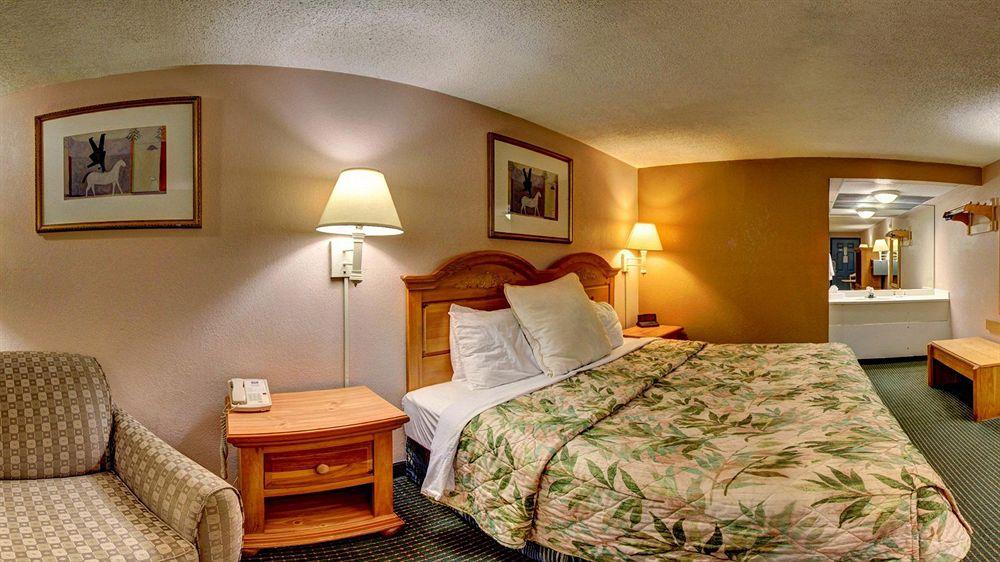 Econo Lodge Pooler - Savannah I-95 ภายนอก รูปภาพ