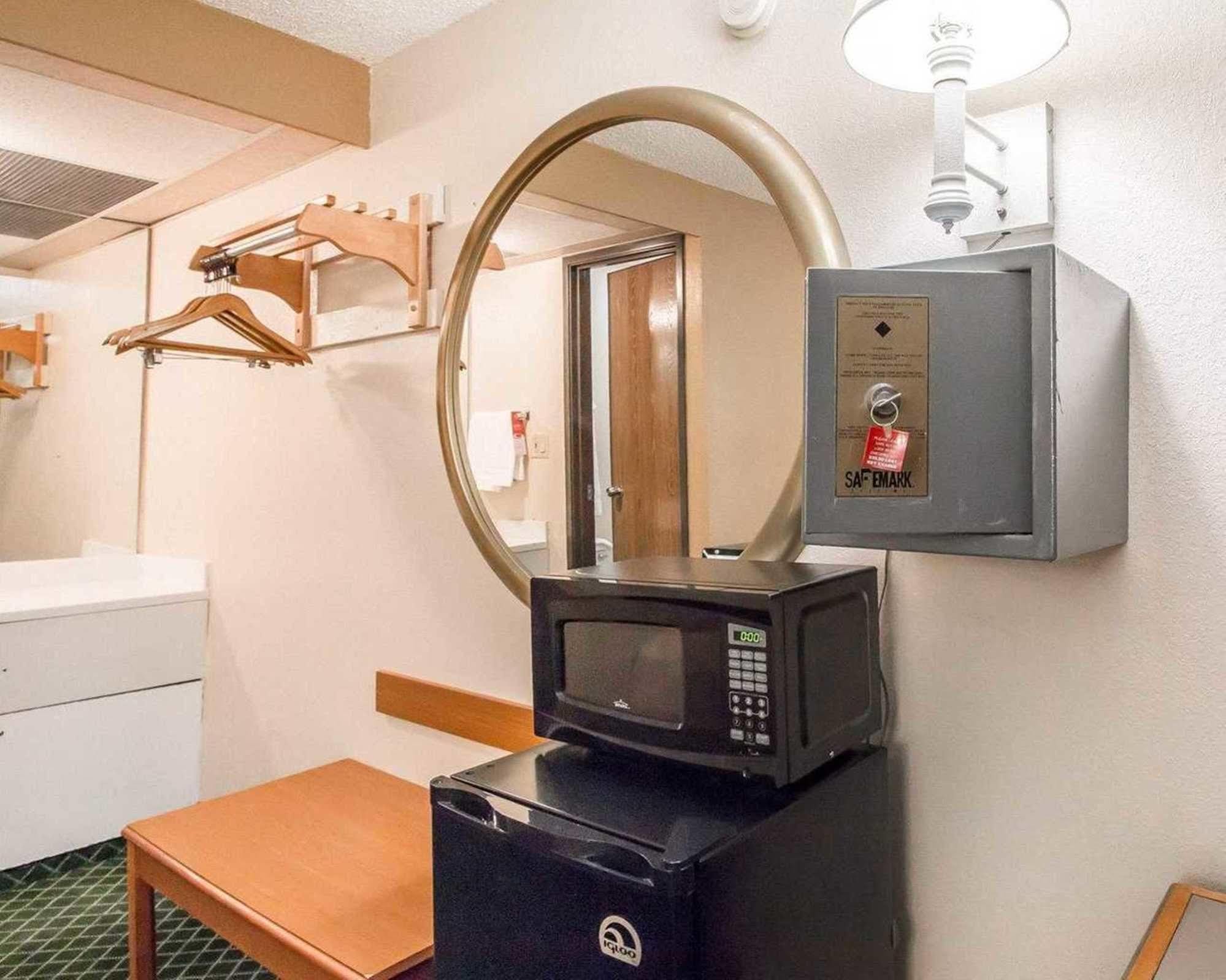 Econo Lodge Pooler - Savannah I-95 ภายนอก รูปภาพ